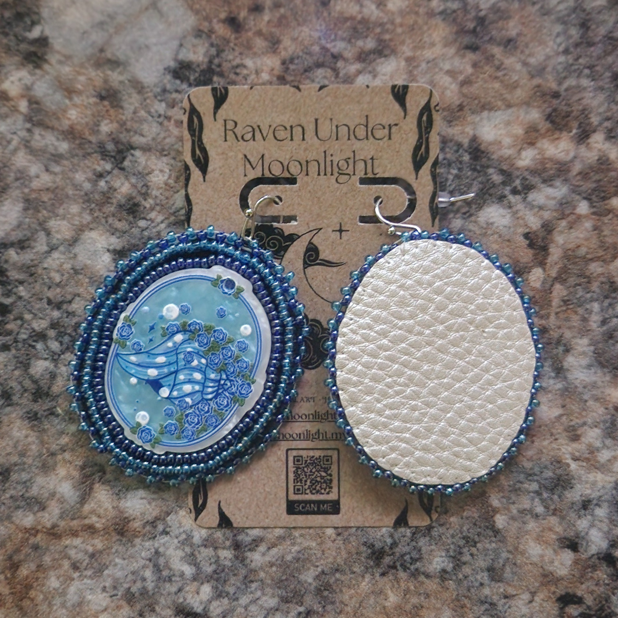 Large Center Blue Seashell (Seed Beads)